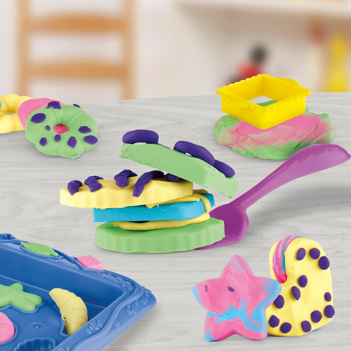 Play-Doh Kitchen Creations Cookie Creations Playset, Kids Arts & Crafts Set, Preschool Play Food Toys, Easter Gifts for Girls & Boys