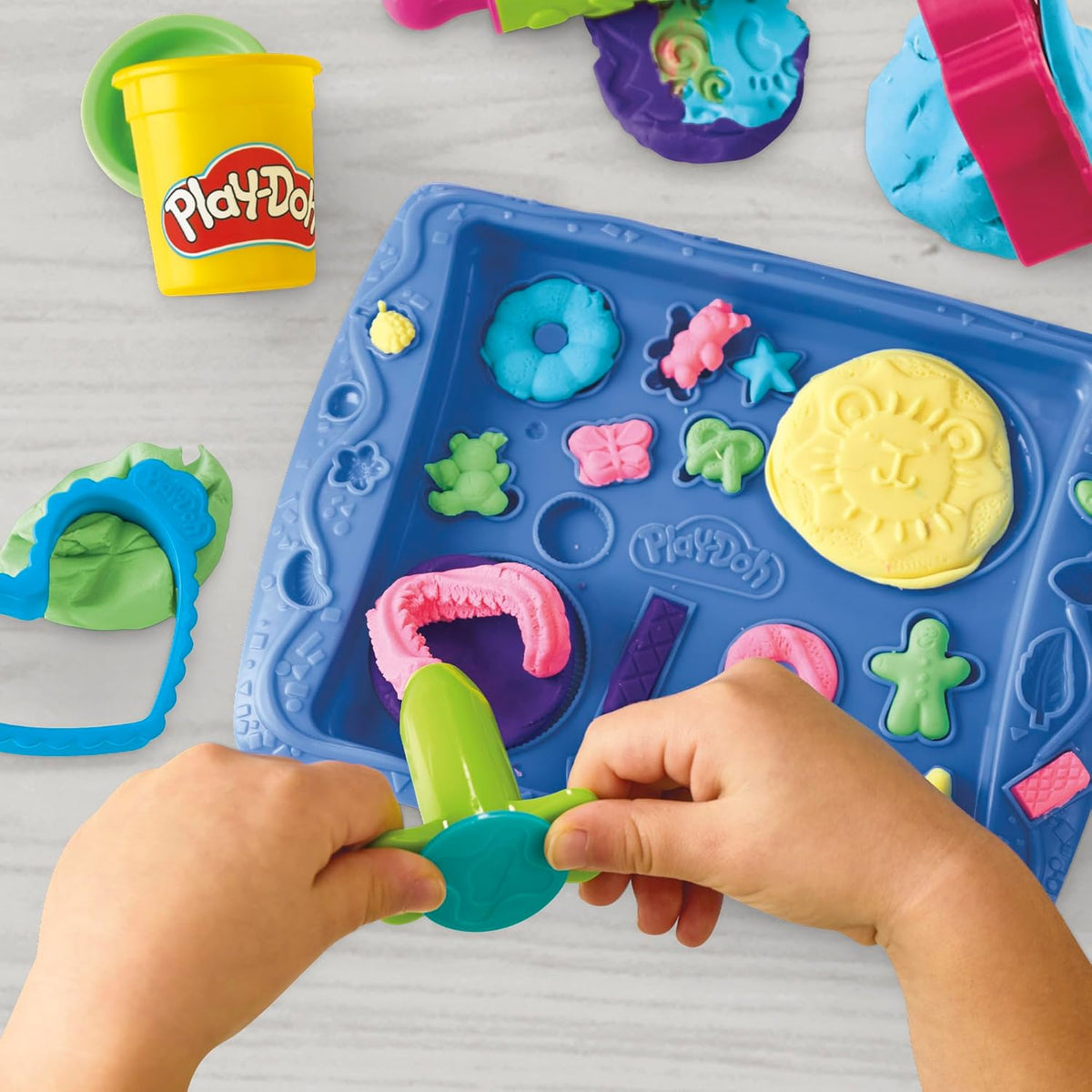 Play-Doh Kitchen Creations Cookie Creations Playset, Kids Arts & Crafts Set, Preschool Play Food Toys, Easter Gifts for Girls & Boys