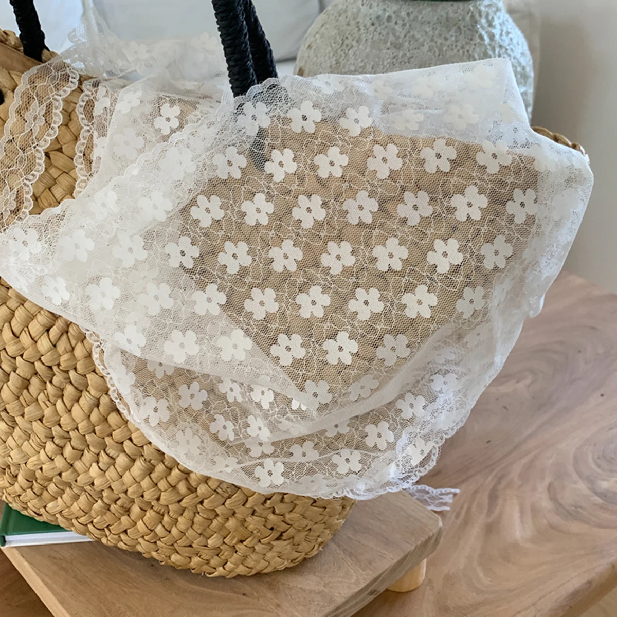 Lace Flower Elegant Temperament Lace Female Flower White Sweet Triangle Scarf Thin Breathable Ribbon Artistic Style Travel Photo