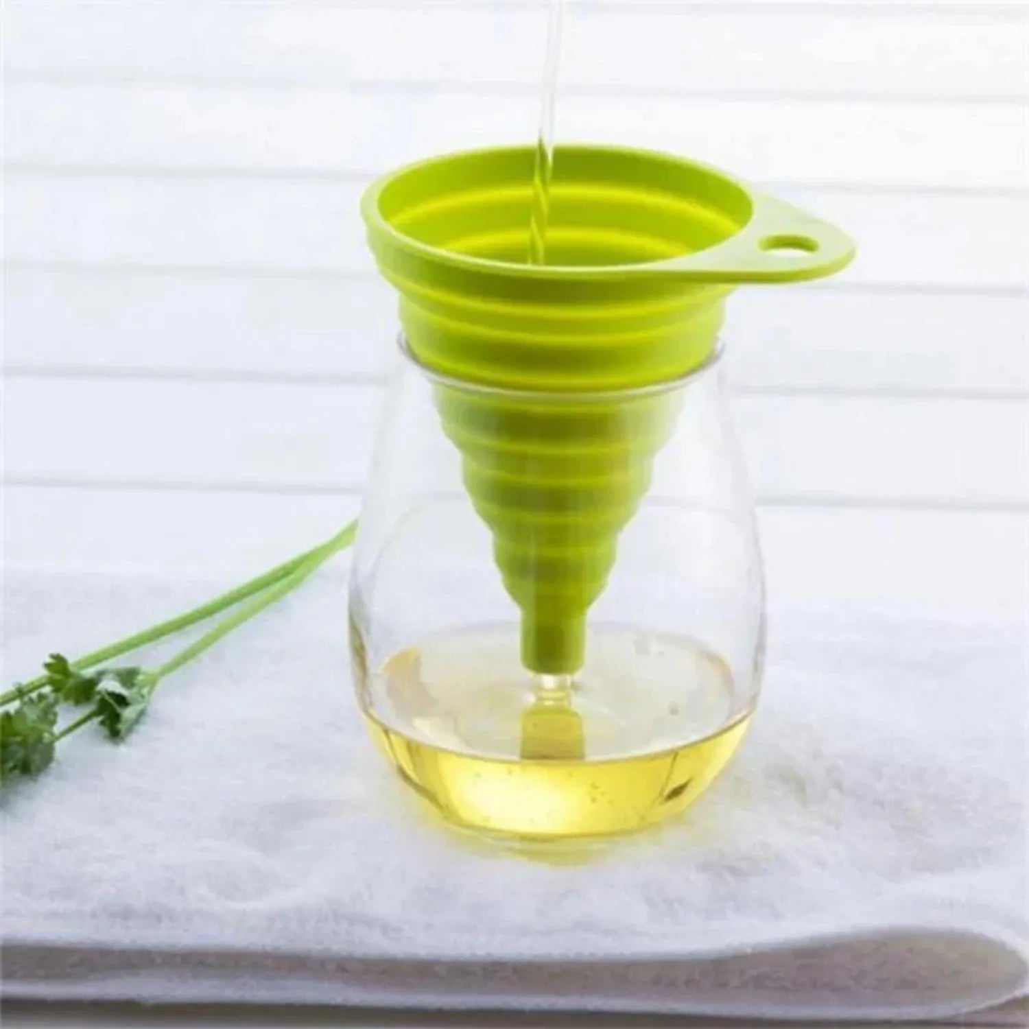 1pc Mini Silicone Foldable Collapsible Funnel, Kitchen Hopper Tool (Random Color)
