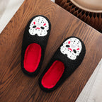 A Pair of Black Halloween Horror Mask Skull Pattern Embroidered Plush Home Thick-Soled Comfortable Slippers, Personalized Warm Non-Slip Indoor Slippers, Autumn and Winter Gift, Suitable for Both Men and Women