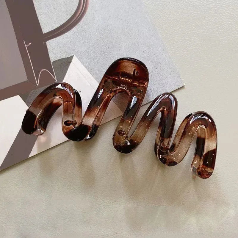 Women's Wavy High Glossy Amber Brown 11cm/4.33in Large Lightweight Plastic Hair Clip Elegant Minimalistic Hair Accessories