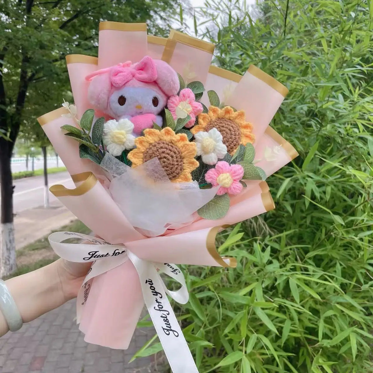 Genuine My Melody Kuromi Cinnamoroll Hellokitty Plush Dolls With Crochet Flowers Creative Handmade Sanrio Bouquet Gifts For Girl