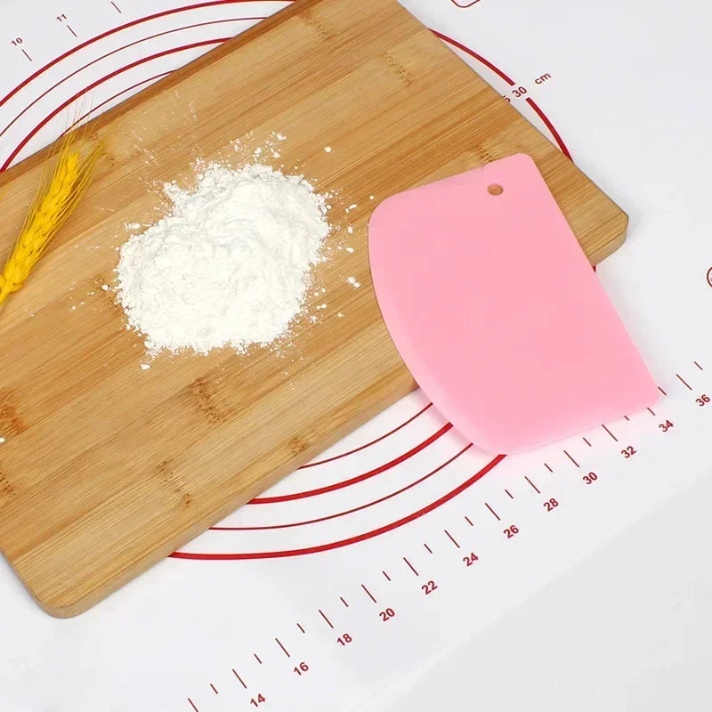 Plastic Scraper Cake Cream Scraper Flour Dough Cutting Knife Intestine Powder Scraper Kitchen DIY Tools Kitchen Baking Tools