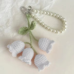 Elegant Handmade Floral Knitted Keyring Pearl Keychain Women's Crocheted Sheep Bluebell Flower Pendant Car Pendant Bag Decor