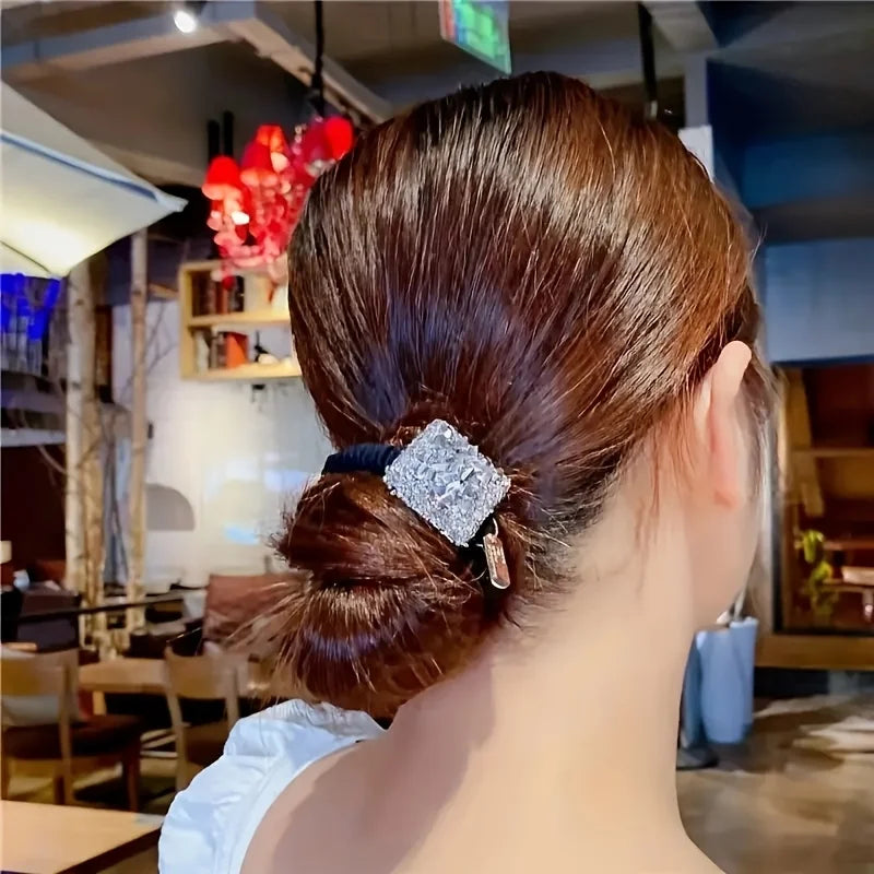 Water diamond headband, elegant retro design, adjustable imitation pearl hair clip, suitable for women