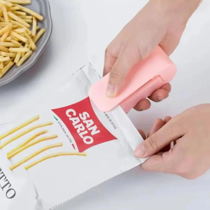 1pc Kitchen Handheld Snack Sealer, Plastic Bag Sealer For Freshness, Easy-To-Use Kitchen Gadge,Portable Sealer Packaging